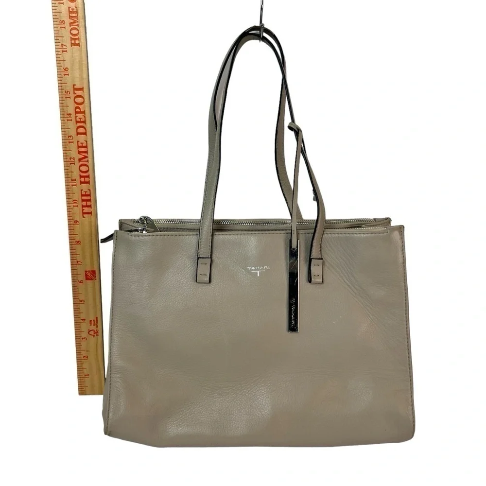 T Tahari Leather Tote Bag Tan Structured Everyday Work Shoulder Bag Zip Neutral